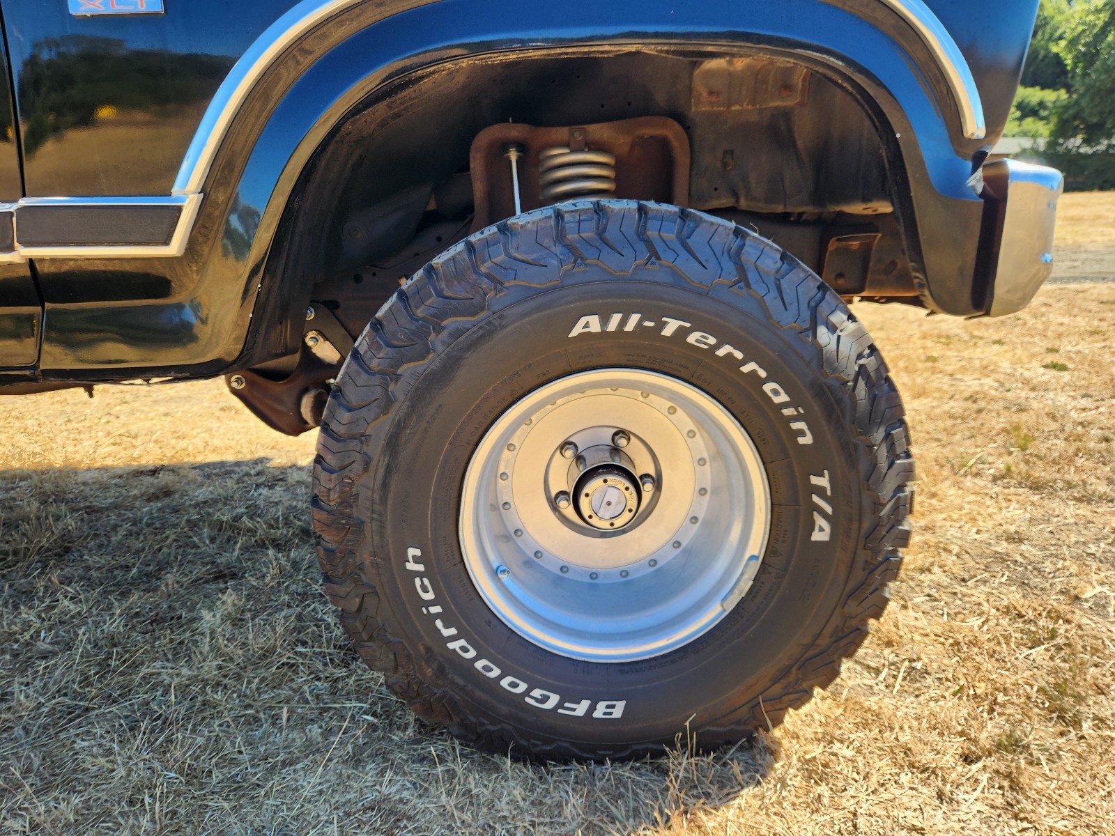 Ford-Bronco-1984-SUV-35