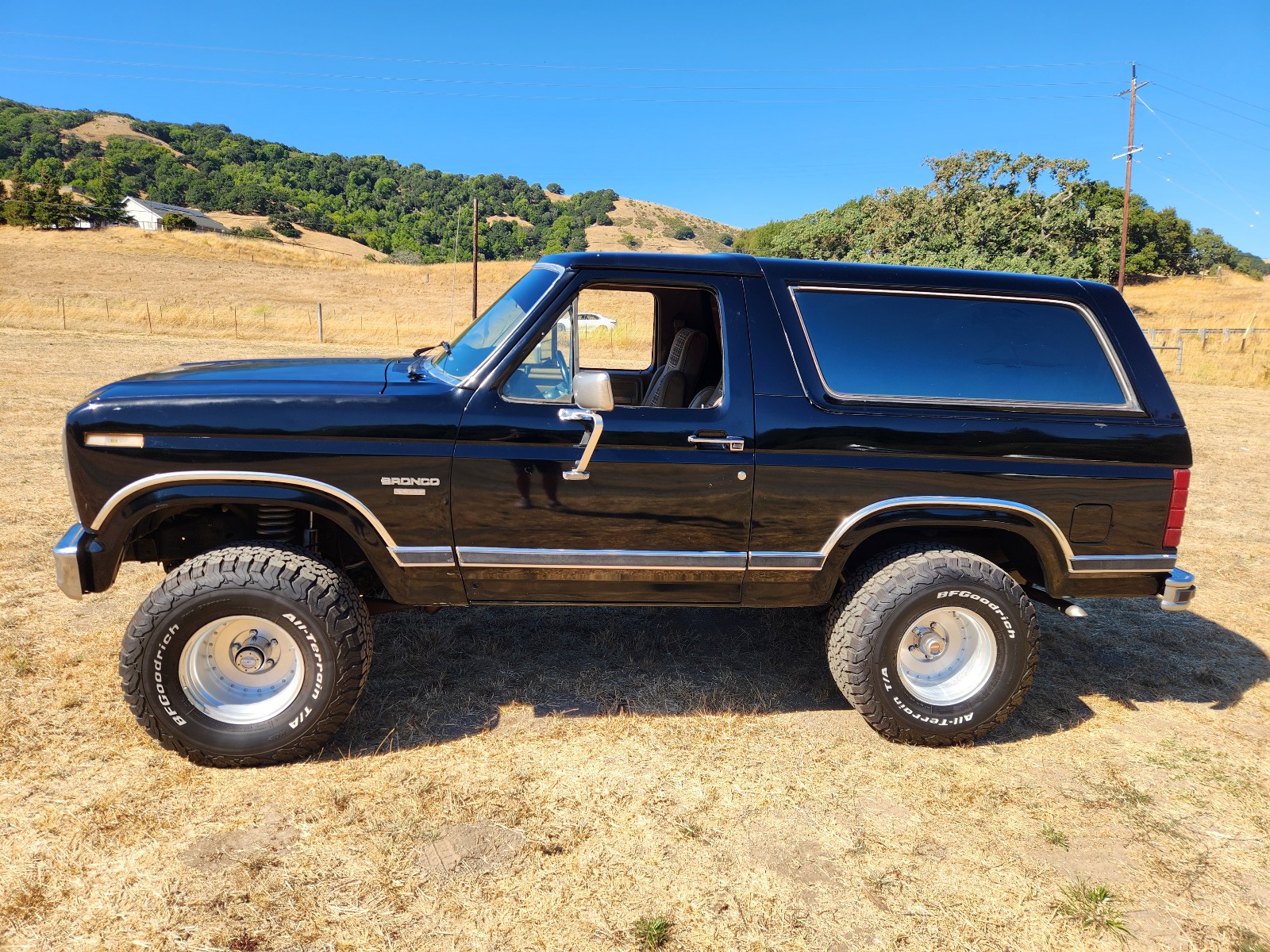 Ford-Bronco-1984-SUV