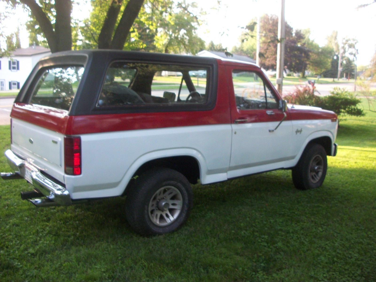 Ford-Bronco-1986-SUV-1