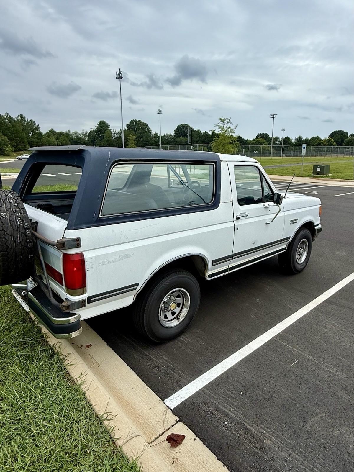 Ford-Bronco-1990-SUV-3