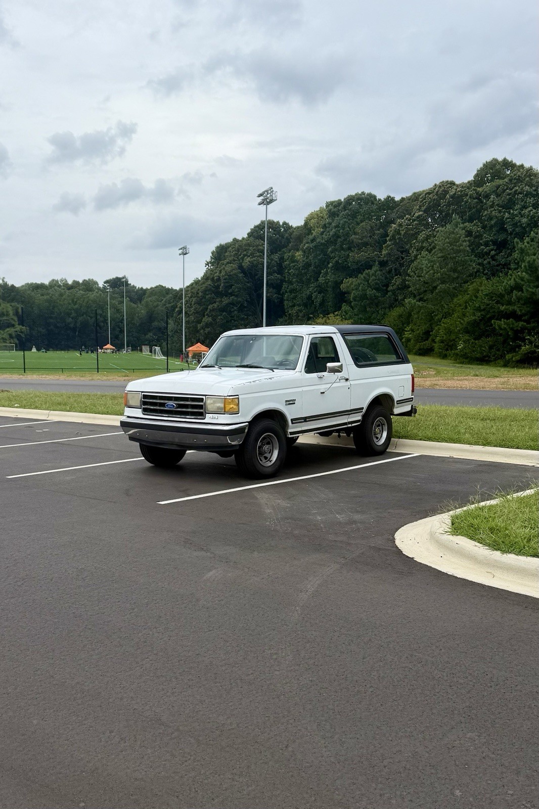 Ford-Bronco-1990-SUV