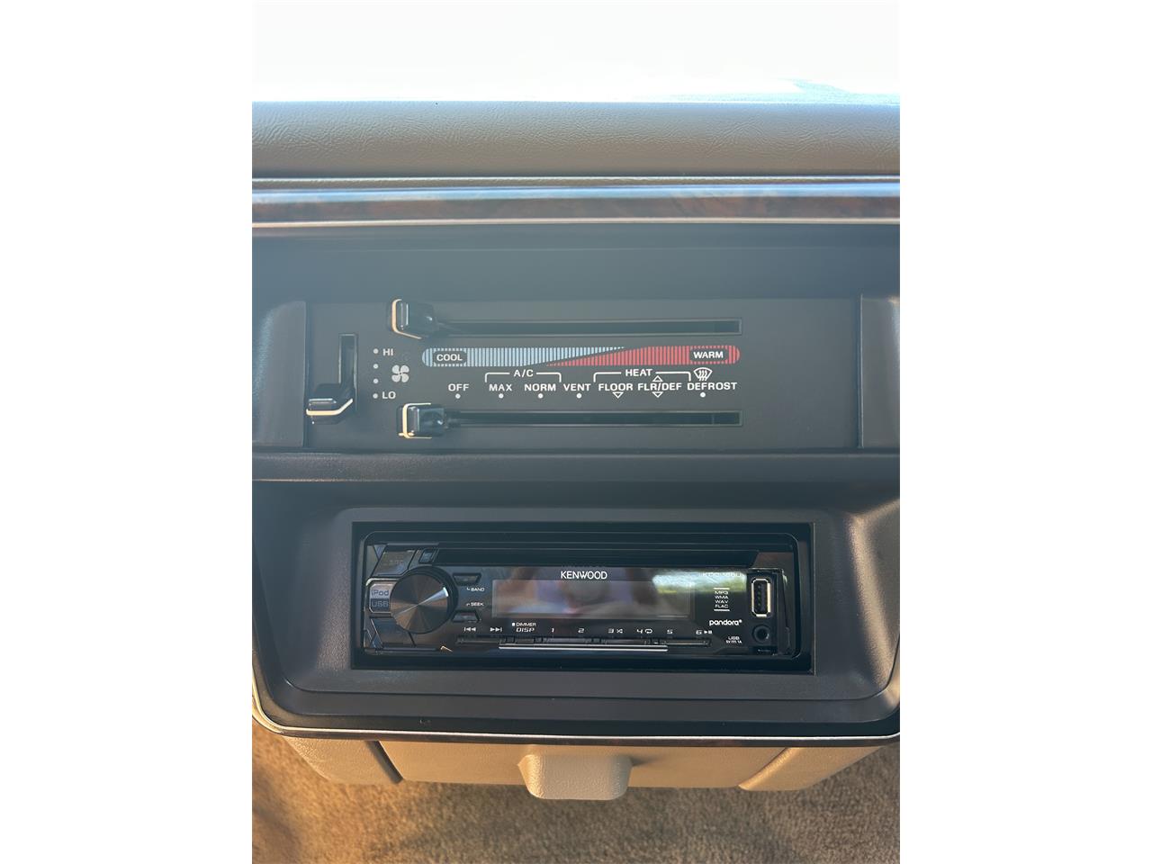 Ford-Bronco-1991-Red-Tan-23
