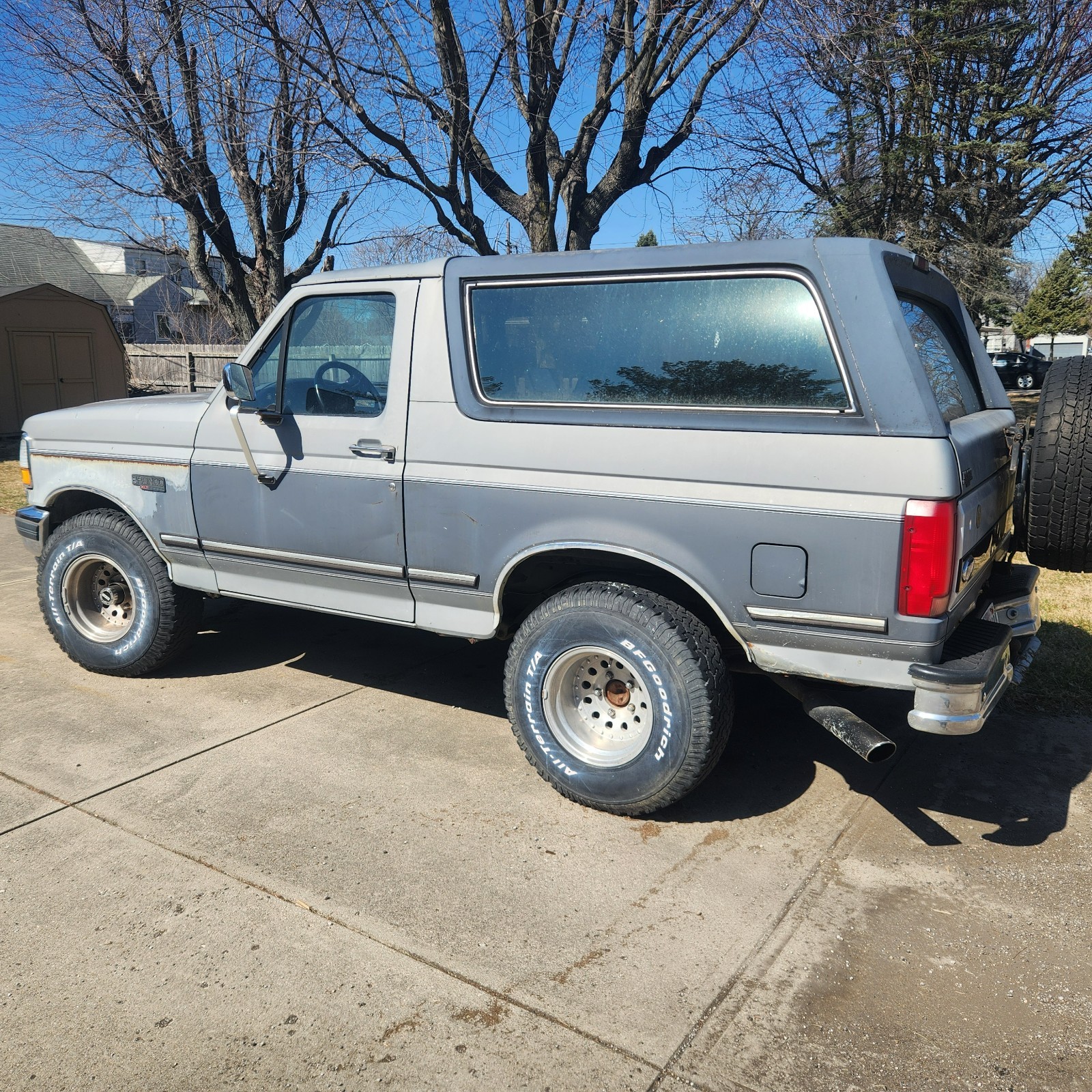 Ford-Bronco-1992-SUV-1