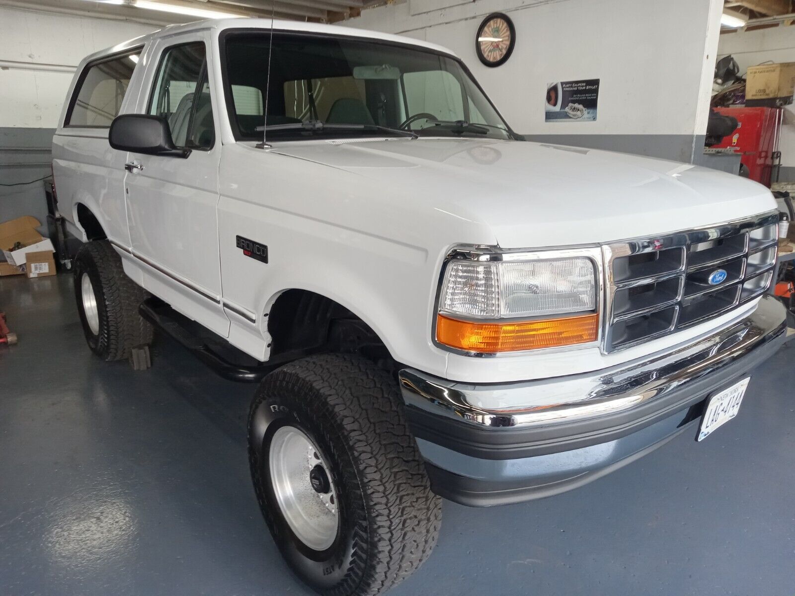 Ford-Bronco-1992-SUV-24
