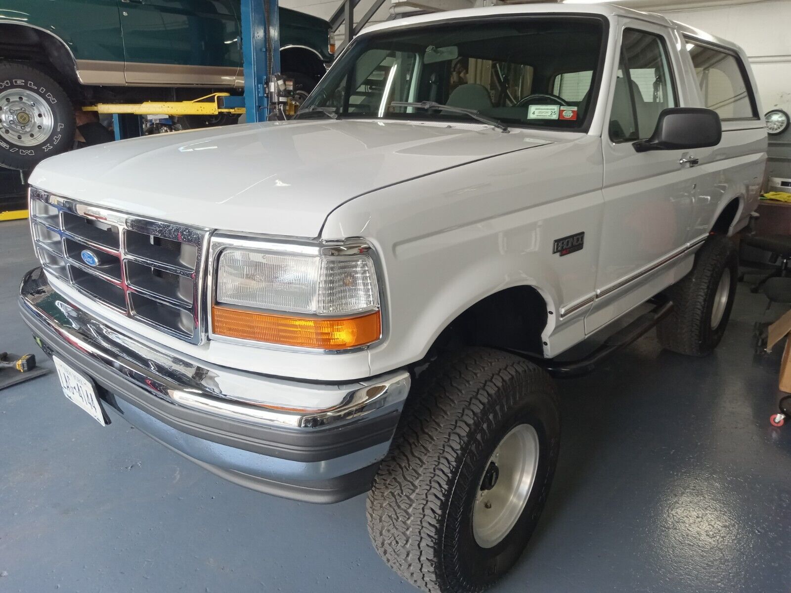 Ford-Bronco-1992-SUV-25