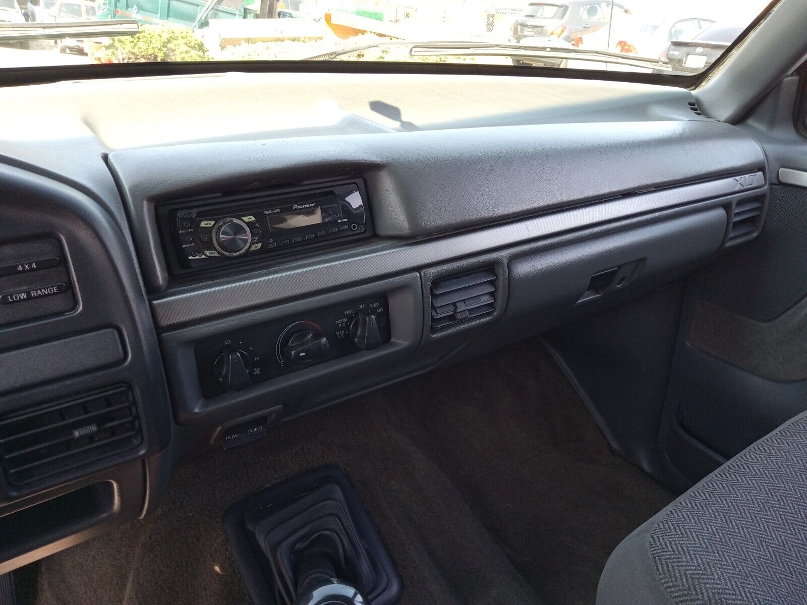 Ford-Bronco-1992-SUV-26