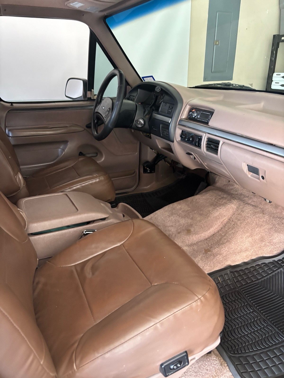 Ford-Bronco-1993-11
