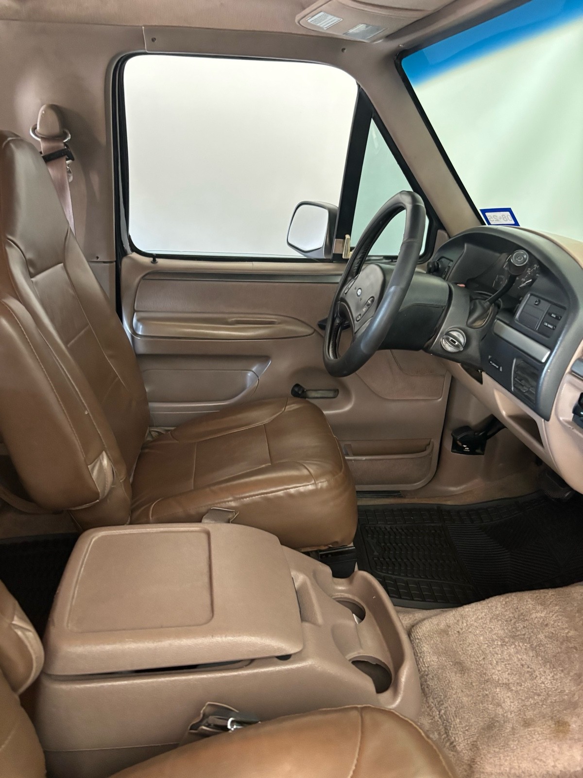Ford-Bronco-1993-13