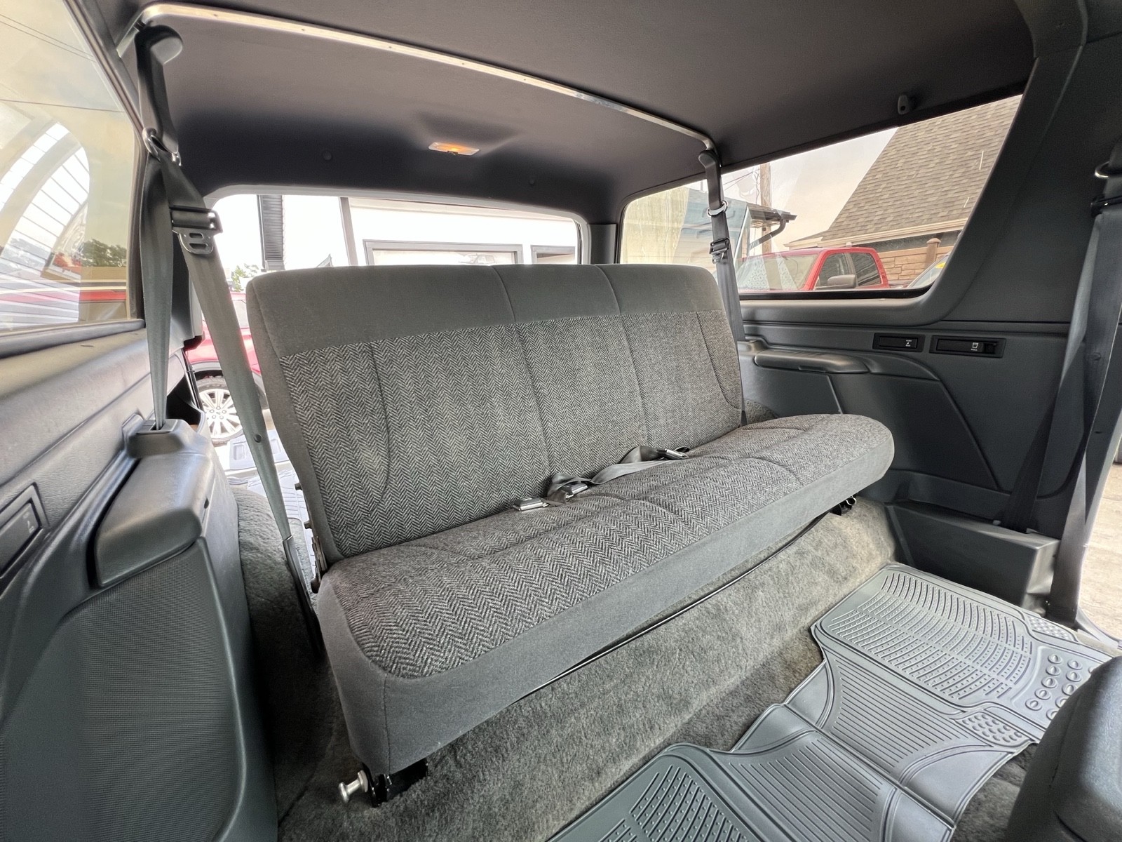 Ford-Bronco-1993-14