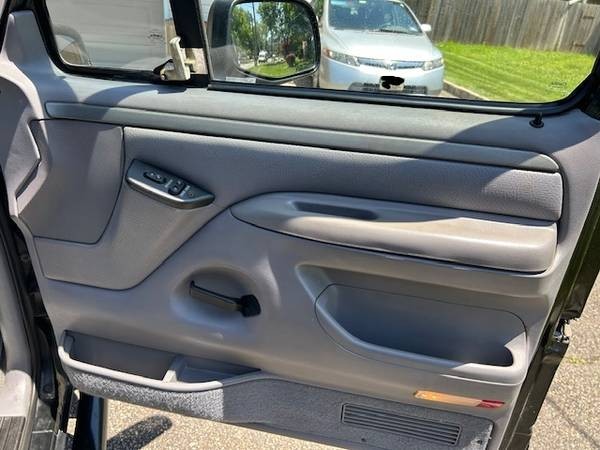 Ford-Bronco-1994-11