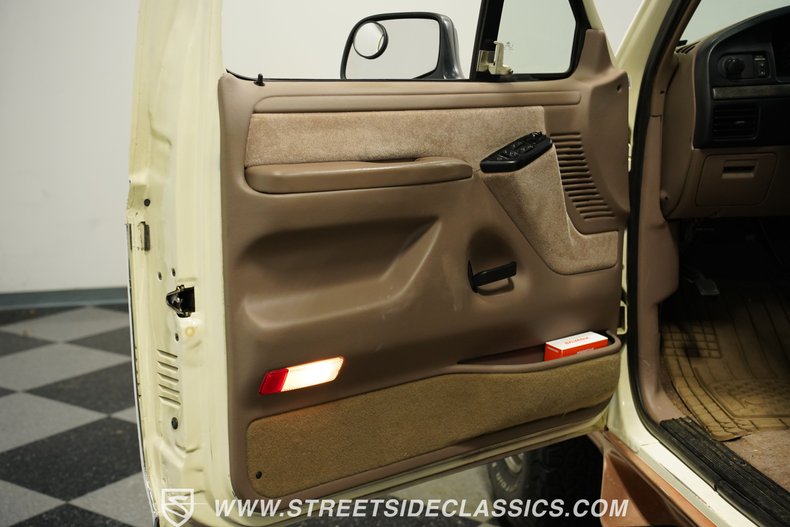 Ford-Bronco-1995-Colonial-White-Medium-Mocha-32