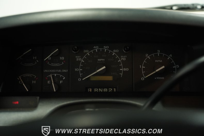 Ford-Bronco-1995-Colonial-White-Medium-Mocha-35