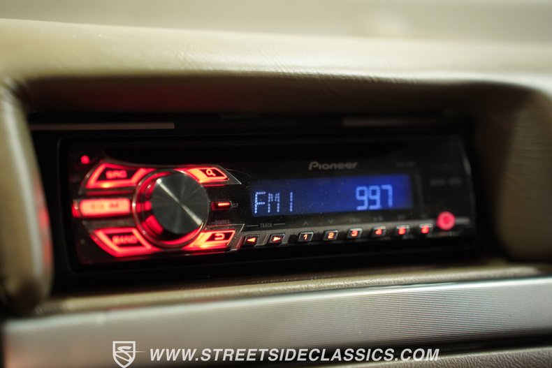 Ford-Bronco-1995-Colonial-White-Medium-Mocha-37