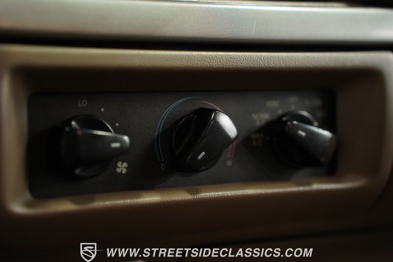 Ford-Bronco-1995-Colonial-White-Medium-Mocha-38