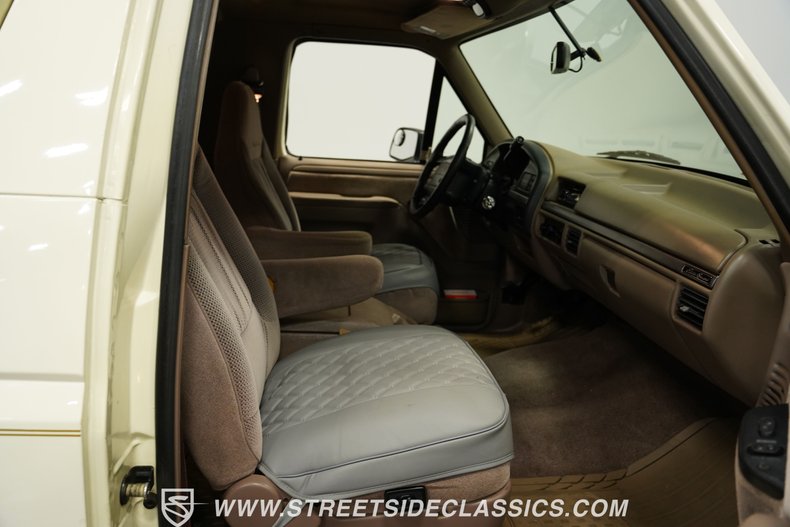 Ford-Bronco-1995-Colonial-White-Medium-Mocha-42