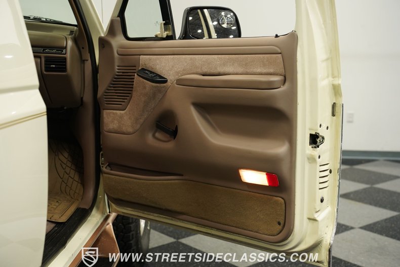 Ford-Bronco-1995-Colonial-White-Medium-Mocha-46