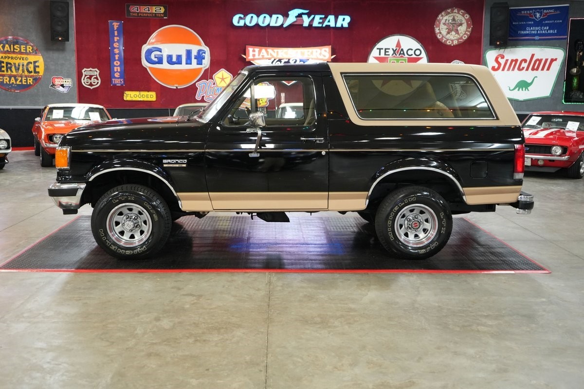 Ford-Bronco-Eddie-Bauer-4x4-1987-SUV-2