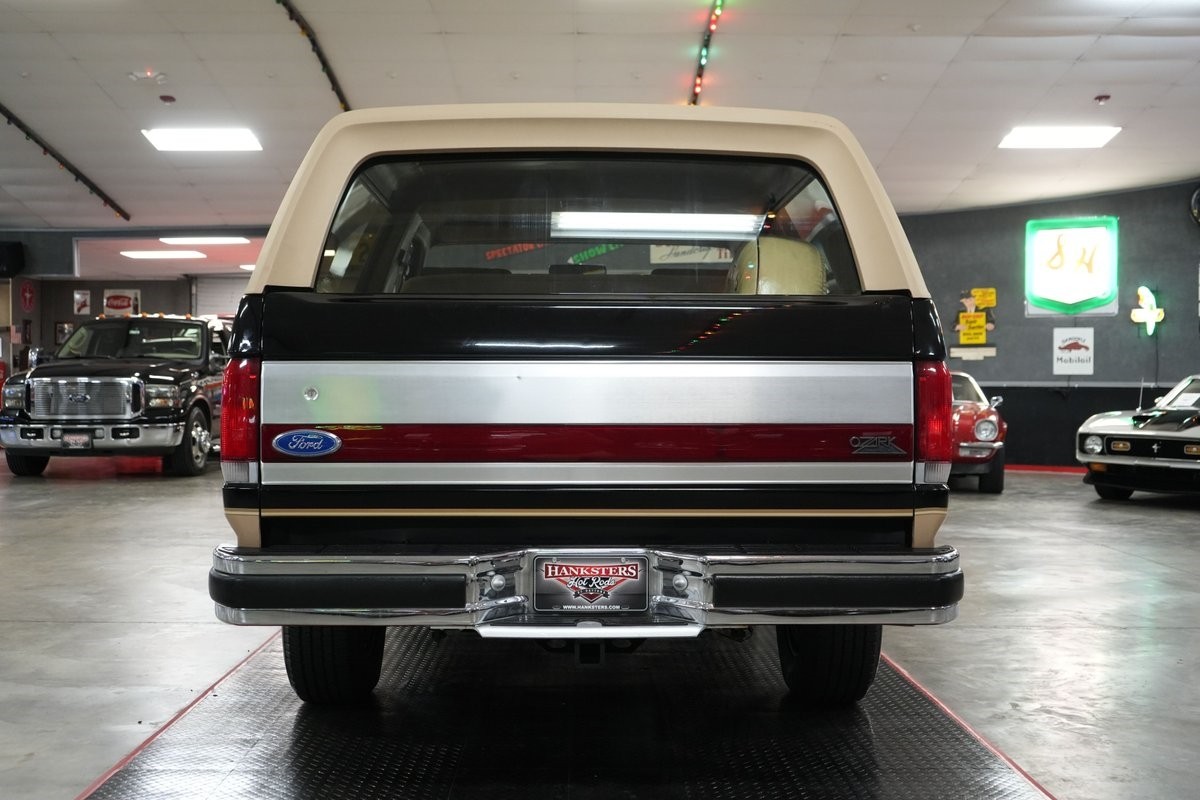 Ford-Bronco-Eddie-Bauer-4x4-1987-SUV-21