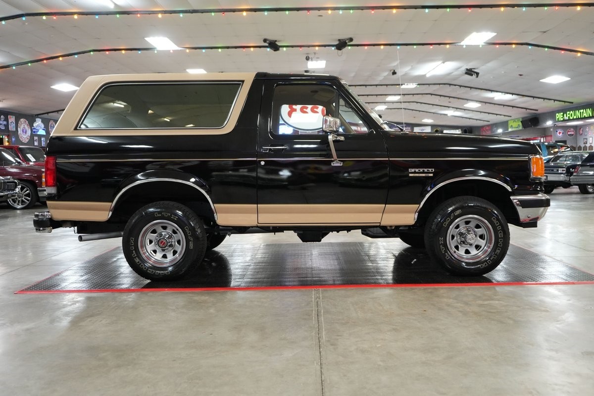 Ford-Bronco-Eddie-Bauer-4x4-1987-SUV-23