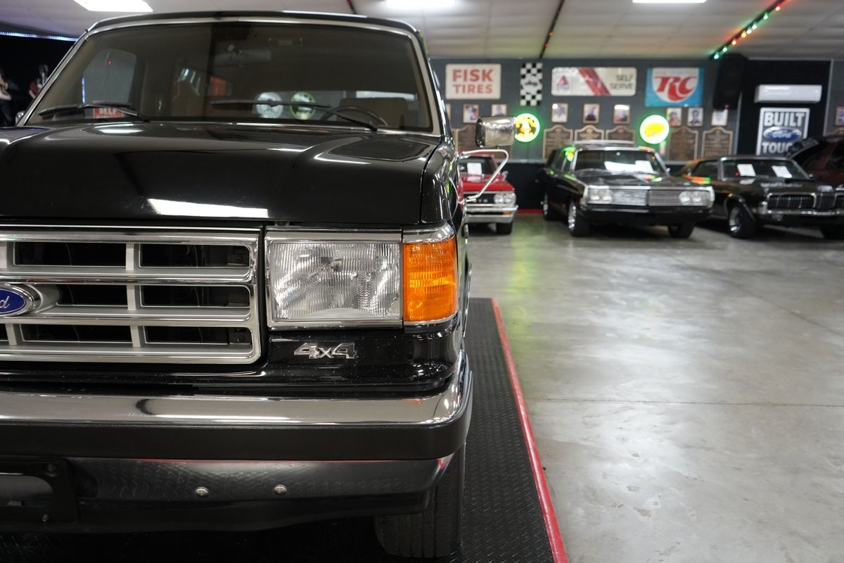 Ford-Bronco-Eddie-Bauer-4x4-1987-SUV-27