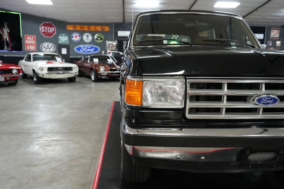 Ford-Bronco-Eddie-Bauer-4x4-1987-SUV-28