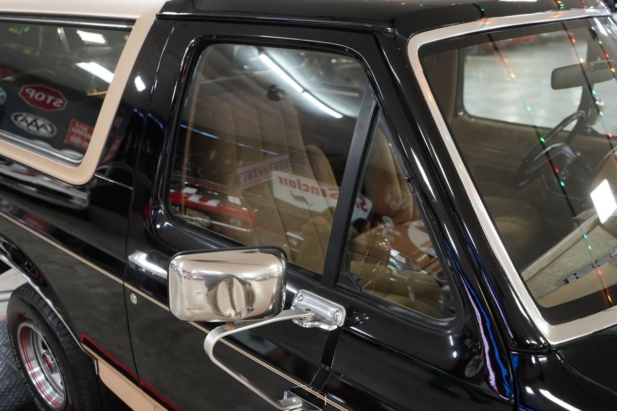 Ford-Bronco-Eddie-Bauer-4x4-1987-SUV-34