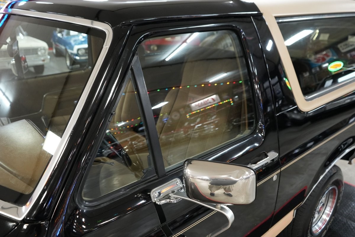 Ford-Bronco-Eddie-Bauer-4x4-1987-SUV-38