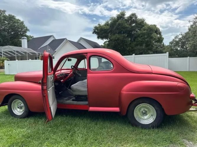 Ford-Business-coupe-1947-Red-4