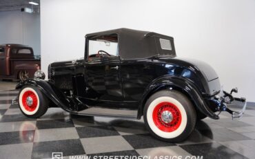 Ford-Cabriolet-1932-Black-Red-13