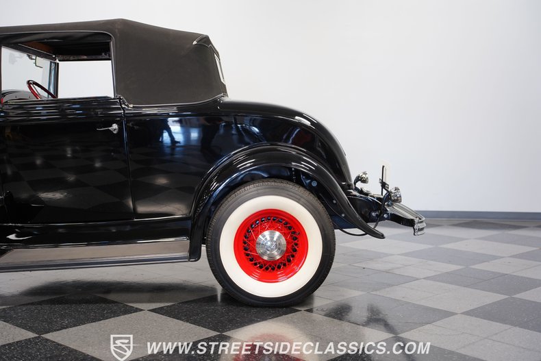 Ford-Cabriolet-1932-Black-Red-26
