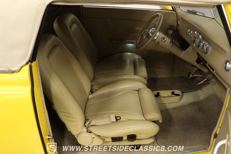 Ford-Cabriolet-1937-Competition-Yellow-Beige-40