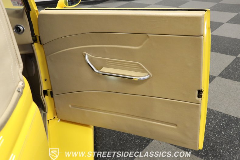 Ford-Cabriolet-1937-Competition-Yellow-Beige-44