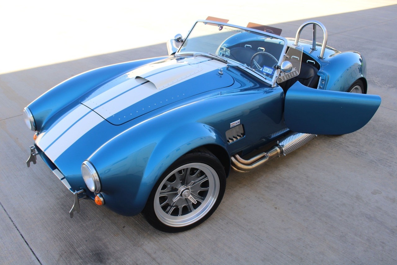 Ford-Cobra-1965-coupe-13