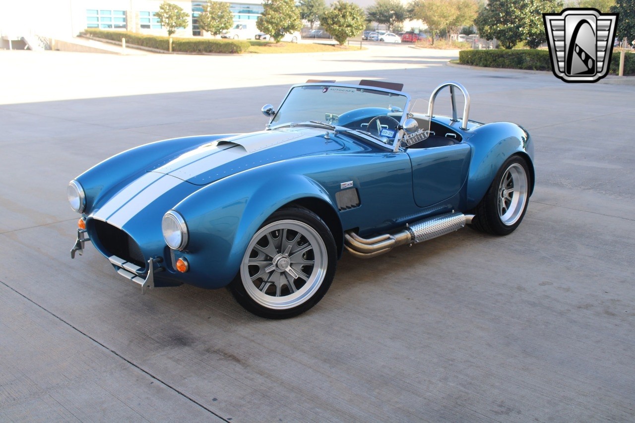 Ford-Cobra-1965-coupe-2
