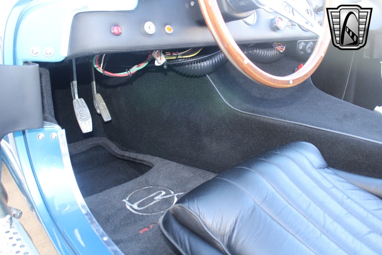 Ford-Cobra-1965-coupe-24