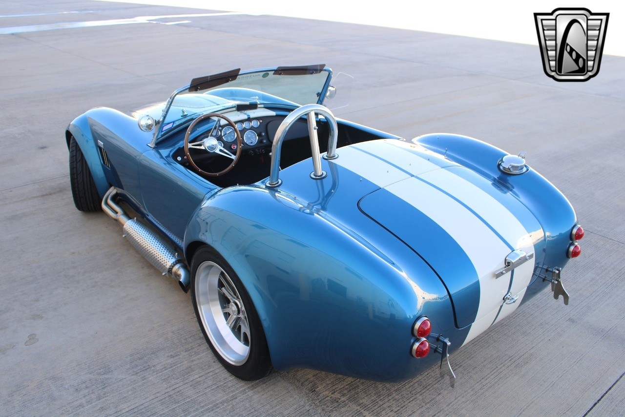 Ford-Cobra-1965-coupe-35