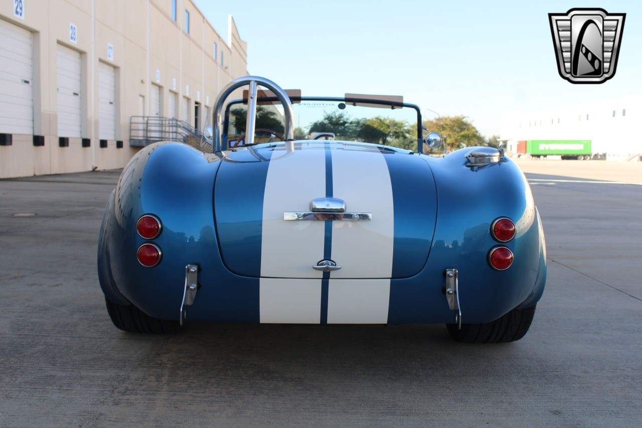 Ford-Cobra-1965-coupe-39