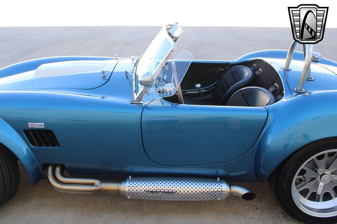 Ford-Cobra-1965-coupe-8