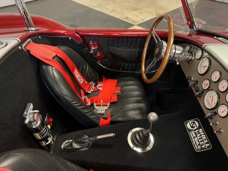 Ford-Cobra-1967-Inferno-Red-Black-10