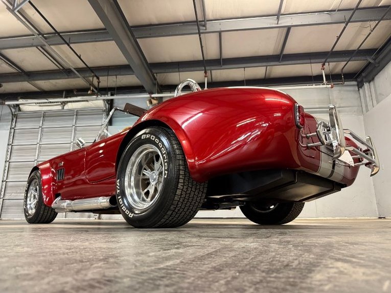 Ford-Cobra-1967-Inferno-Red-Black-15