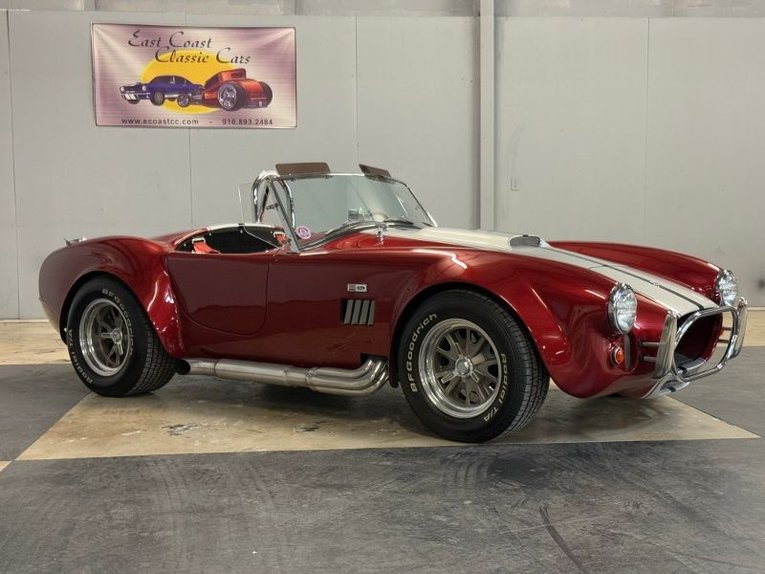 Ford-Cobra-1967-Inferno-Red-Black-2