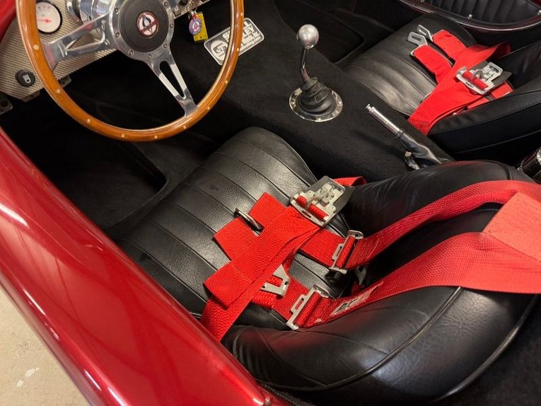 Ford-Cobra-1967-Inferno-Red-Black-23