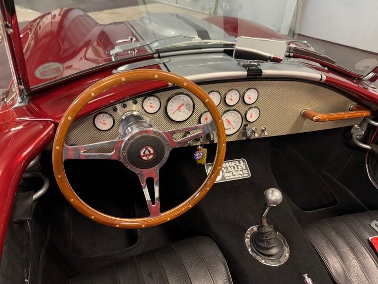 Ford-Cobra-1967-Inferno-Red-Black-24