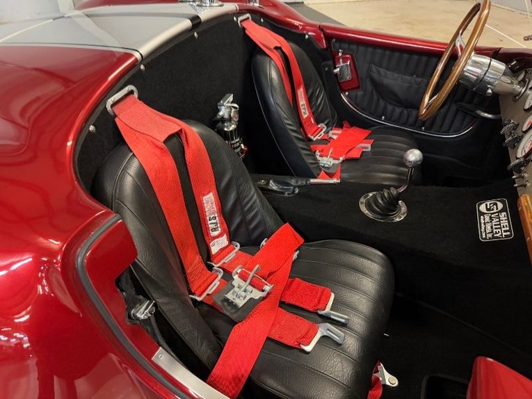 Ford-Cobra-1967-Inferno-Red-Black-33