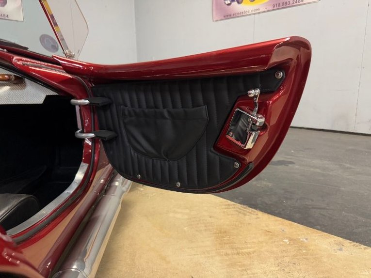Ford-Cobra-1967-Inferno-Red-Black-35