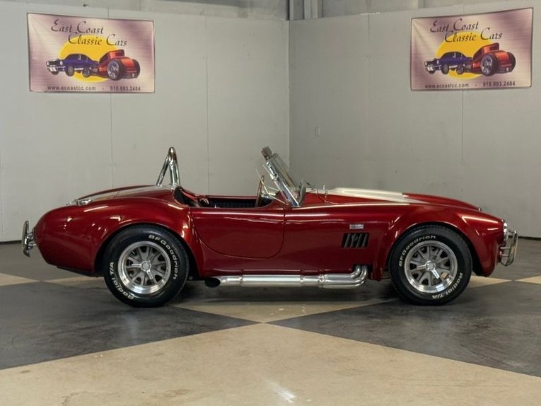 Ford-Cobra-1967-Inferno-Red-Black-7
