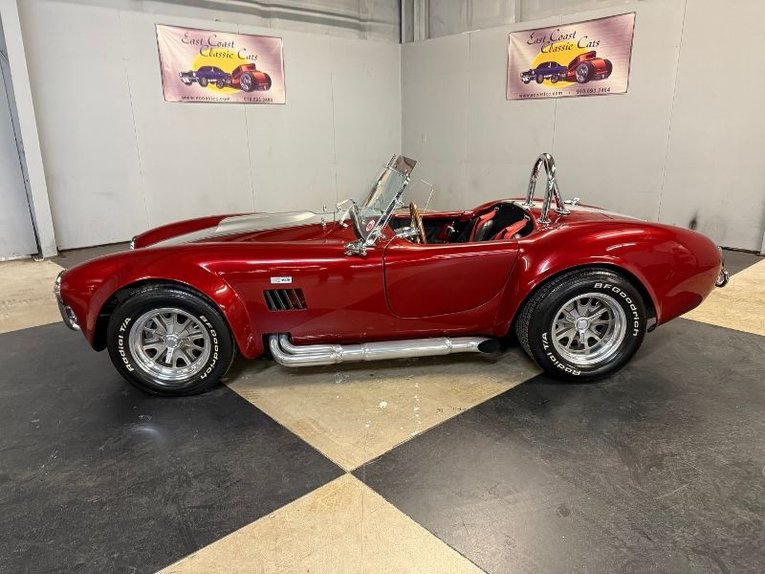 Ford-Cobra-1967-Inferno-Red-Black