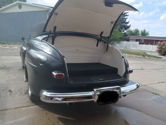 Ford-Convertible-1946-Black-White-1
