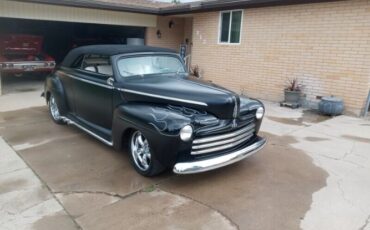 Ford-Convertible-1946-Black-White