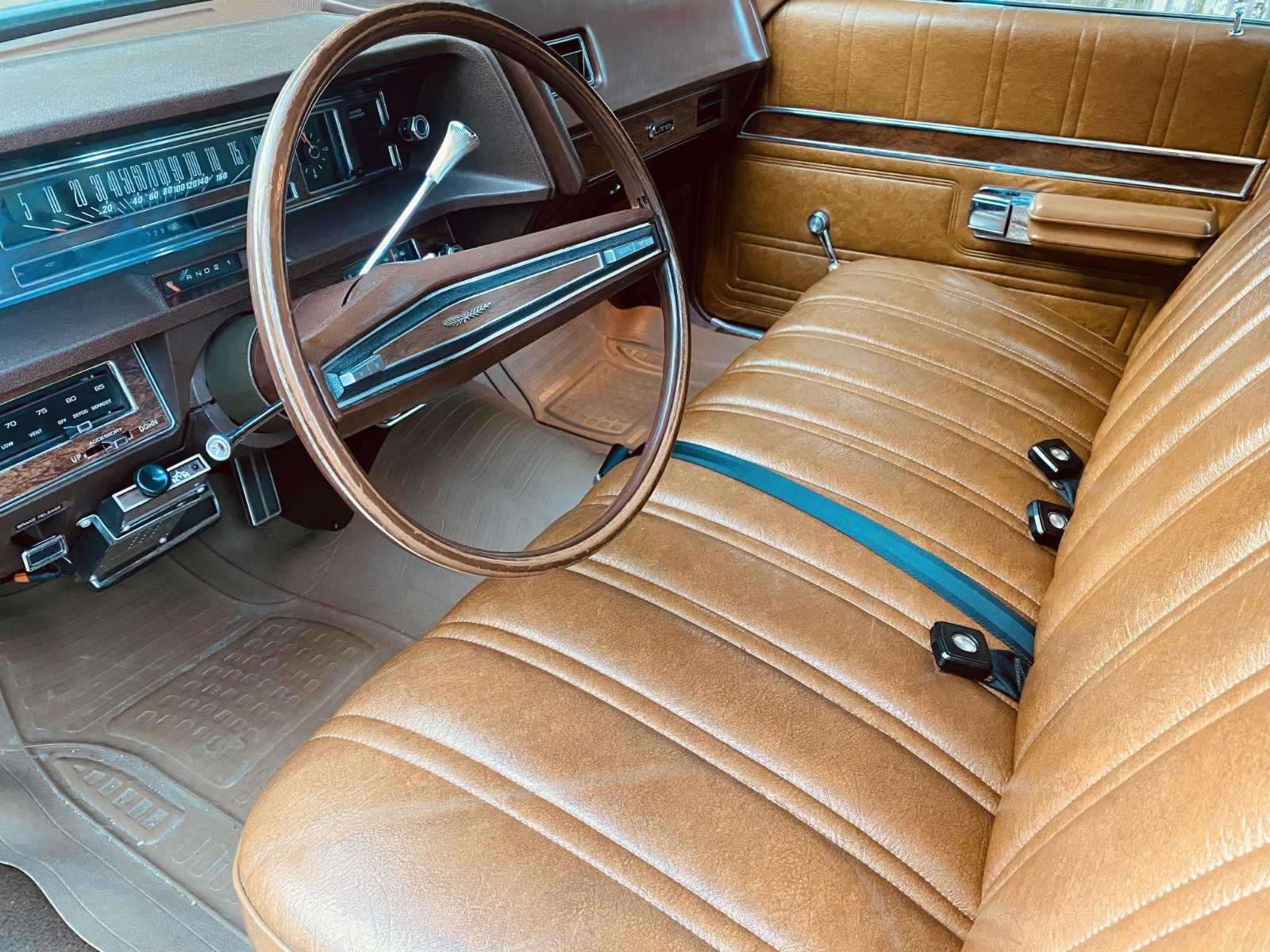 Ford-Country-Squire-1972-Wagon-9